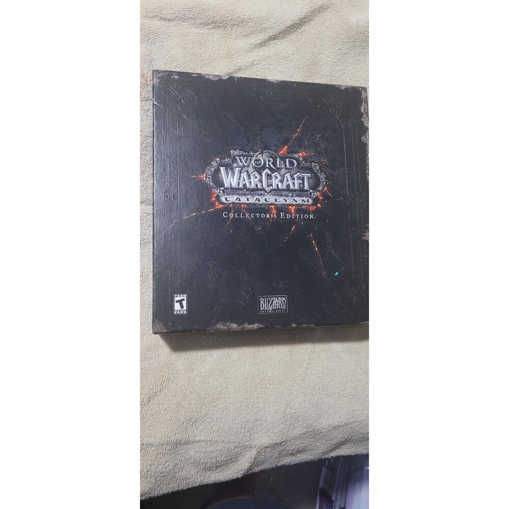 World Of Warcraft Cataclysm Collectors Edition Only 1 CD Opened.  Mouse Pad Book